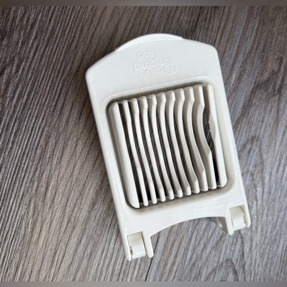 Pampered Chef Egg Slicer - Picture 3 of 7